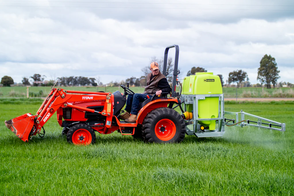 300L LinkOn™ 3PL Tractor Boom Sprayer with 22 l/min pump and 3 way reg - Image 9