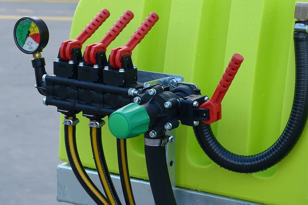 400L LinkOn™ 3PL Tractor Boom Sprayer with 22l/min pump and 3-way reg - Image 5